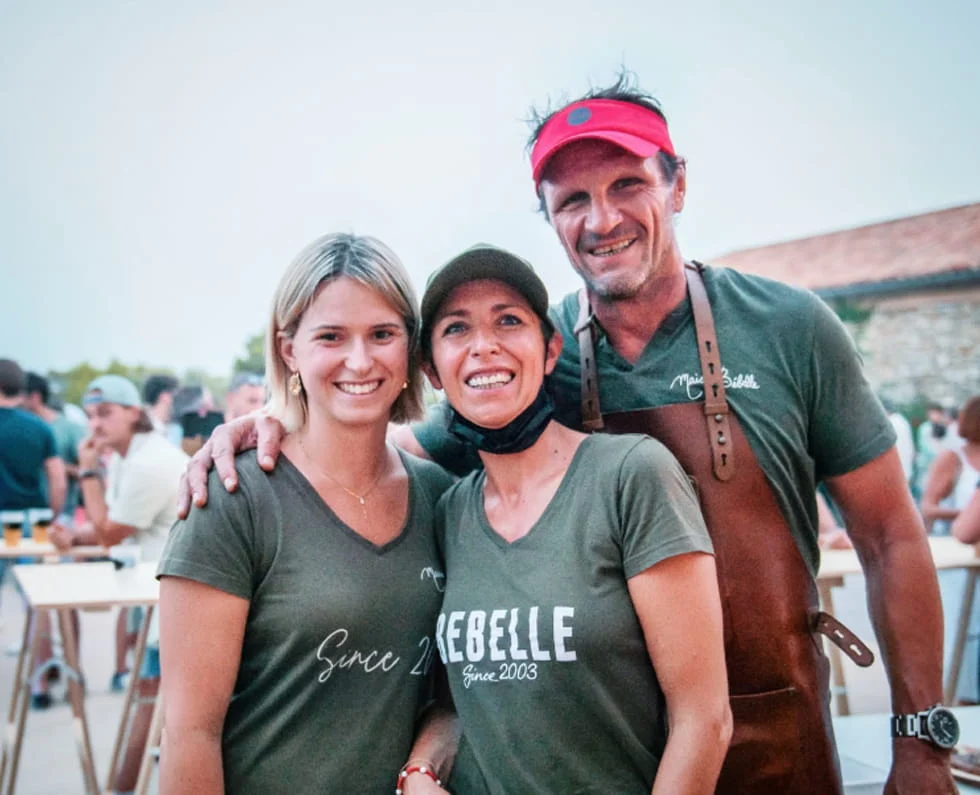 La famille Bebelle au restaurant