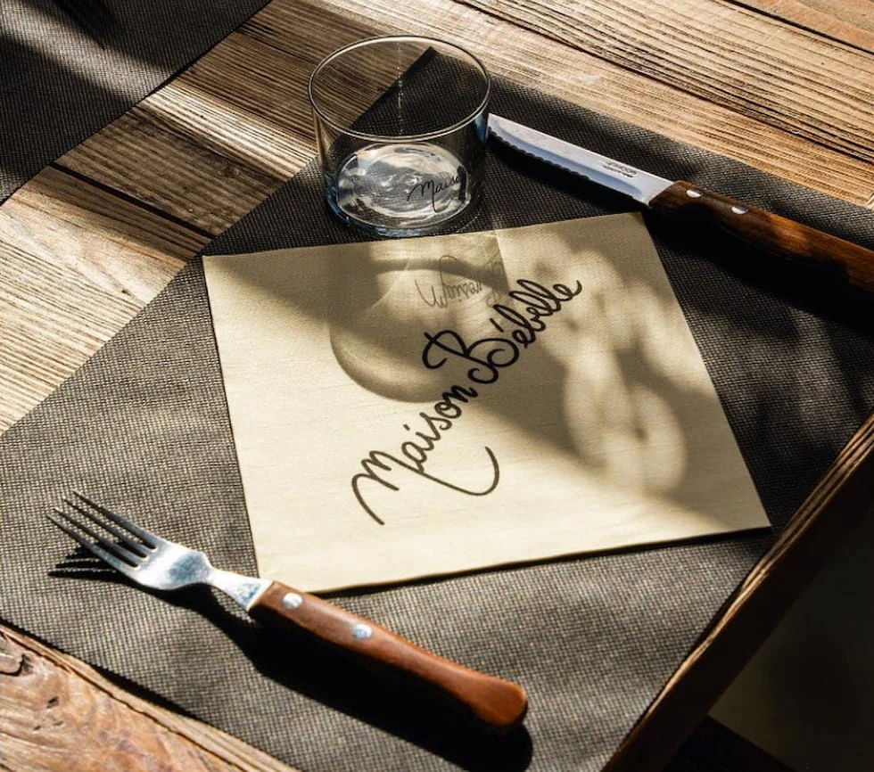 Une assiette de grillades de Maison Bebelle