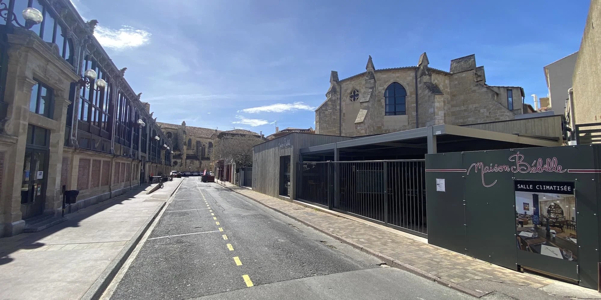 La façade de Maison Bebelle, à deux pas des Halles de Narbonne